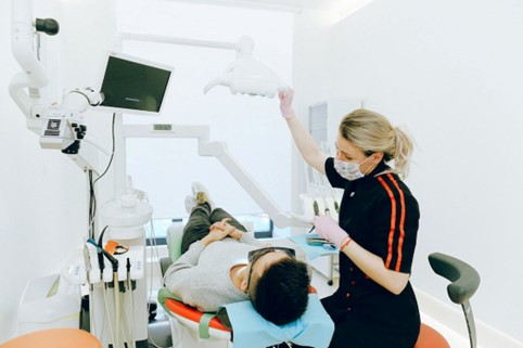 Viskas, ką reikia žinoti apie dantų implantavimą